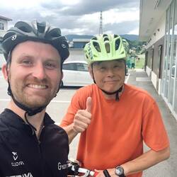I got a cake from a Japanese cyclist.