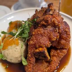 So eine große schweinshaxe hatte ich noch nie