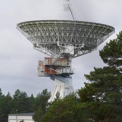 Mit 32 m Durchmesser das größte Teleskop hier.