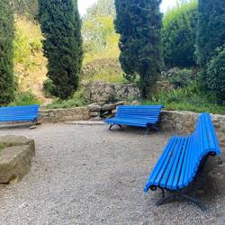 Lovely blue benches here - red in Arcachon