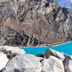 Unwirklich leuchtende Lagune in der Morgensonne