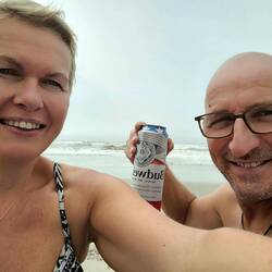Das erste Bier am Strand