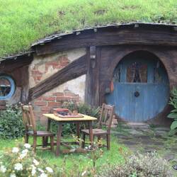 ein Schachbrett vor Gandalfs Haus