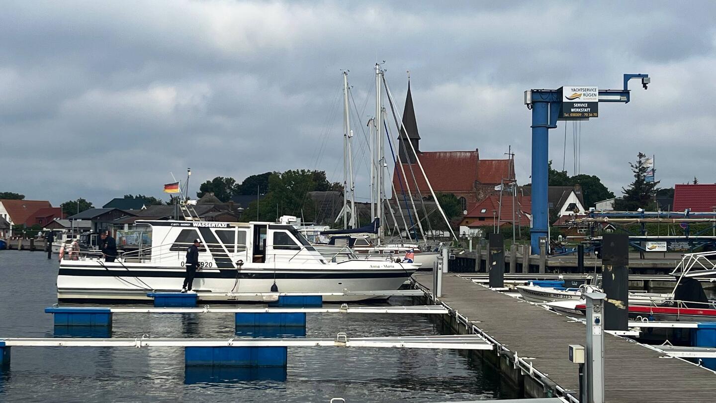 Wassertaxi Schaprode