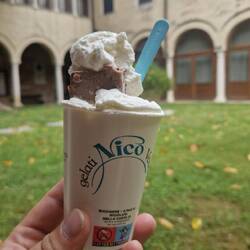 Noch einmal das beste Eis der Stadt trotz Regen genießen