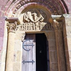 Montceau-l'Étoile (tympan monolithique)