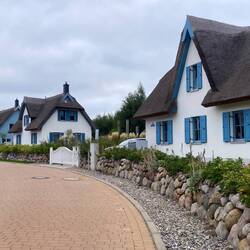 Ein ganzes Dorf nur mit solchen Rietdachhäusern😍.