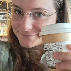 Müdes Anna. Der Kaffee hilft bestimmt!