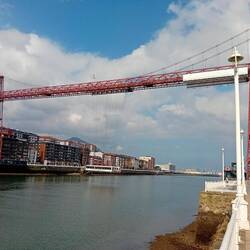 Eisenbrücke mit Schwebefähre