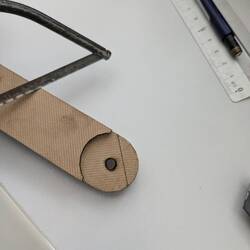 Mit der Säge wird aus einem "Fail" ein Top-Lampenarm!