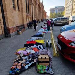 Langs de markthallen