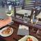 Pizza und Wein in den Weinbergen