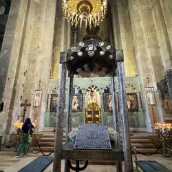 Sidonia mit Leichtuch Jesu begraben