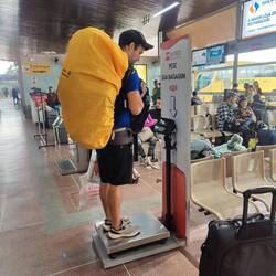 Was denkt ihr, wie viel Andi inklusive Gepäck wiegt? ⚖️