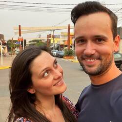 Tanja bewundert Andi's neuen Haarschnitt