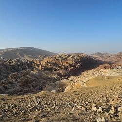 Blick auf das Gebirge um Petra, auf dem Weg zum Hintereingang.