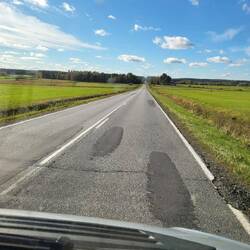 Lange und endlos wirkende Straßen.