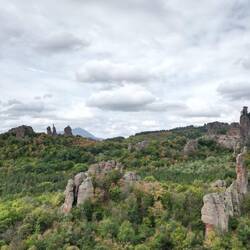 Gut sind die turmartigen Felsen zu erkennen.