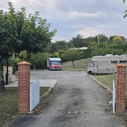 Small aire for 4 motorhomes with all services