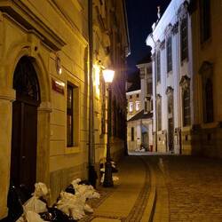 Vlak bij de (vroegere Jezuïten) universiteit