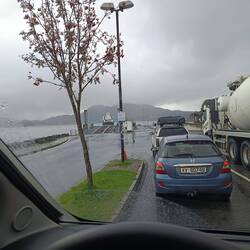Warten auf die Fähre von Esøya nach Ågskardet