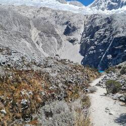 Sie schimmert schon türkis um die Ecke.