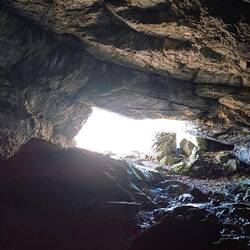 Die Höhle Zrou de Glaz und leider keine Lampe und Seil dabei