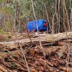 Huch, was liegt denn da für ein Benzinkanister?