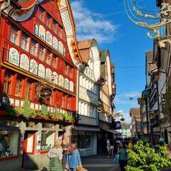 Gasse in Appenzell mit seinen typischen Häuser