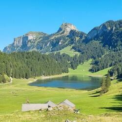 Sämtisersee - dahinter der Hohe Kasten