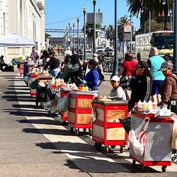 an Pier 33 warten die Essensstände auf hungrige Rückkehrer aus Alkatraz
