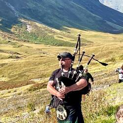 Busker at the Three Sisters