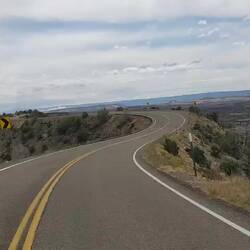 Auf beiden Seiten ein Canyon, mitten im Grand Staircase-Escalante