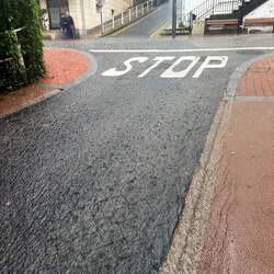 Als der Regen kommt, werden die Gassen zu Bächen