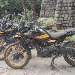 Die brandneuen Royal Enfield Himalaya 450 bereit für den Einsatz!