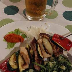 Immer wieder Essen. Typisch balkanesk