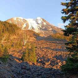 Campspot mit Blick auf Mount Adams
