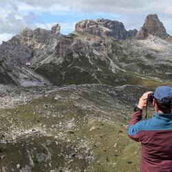 Rückblicke - ganz hinten ist die 3 -Zinnen-Hütte, rechts Toblinger Knoten