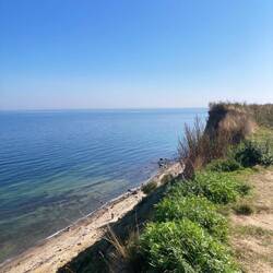 Hier gibt es auch eine Steilküste.