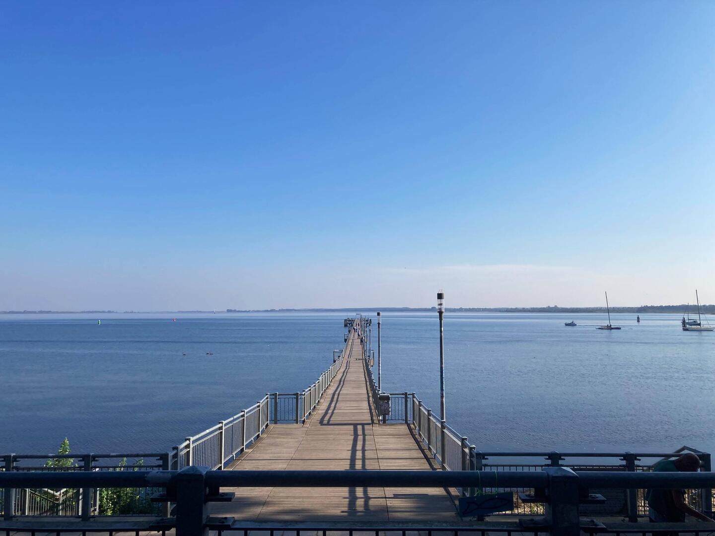 🙄zum ersten Mal gesehen. Wismar hat eine Seebrücke.