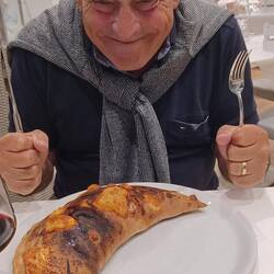 Pizza Calzone für 7.- Euro. Feine mampf mampf!!!!