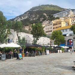 Hier haben wir nachmittags ein lecker Eis gegessen, und abends Fish and Chips