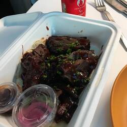 Rinderbäckchen in BBQ-Sauce auf Tortilla