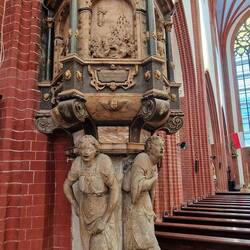 De beroemde preekstoel uit de 16e eeuw