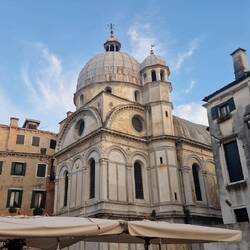 Kirchen über Kirchen in Venedig und alle wollen sie Eintritt