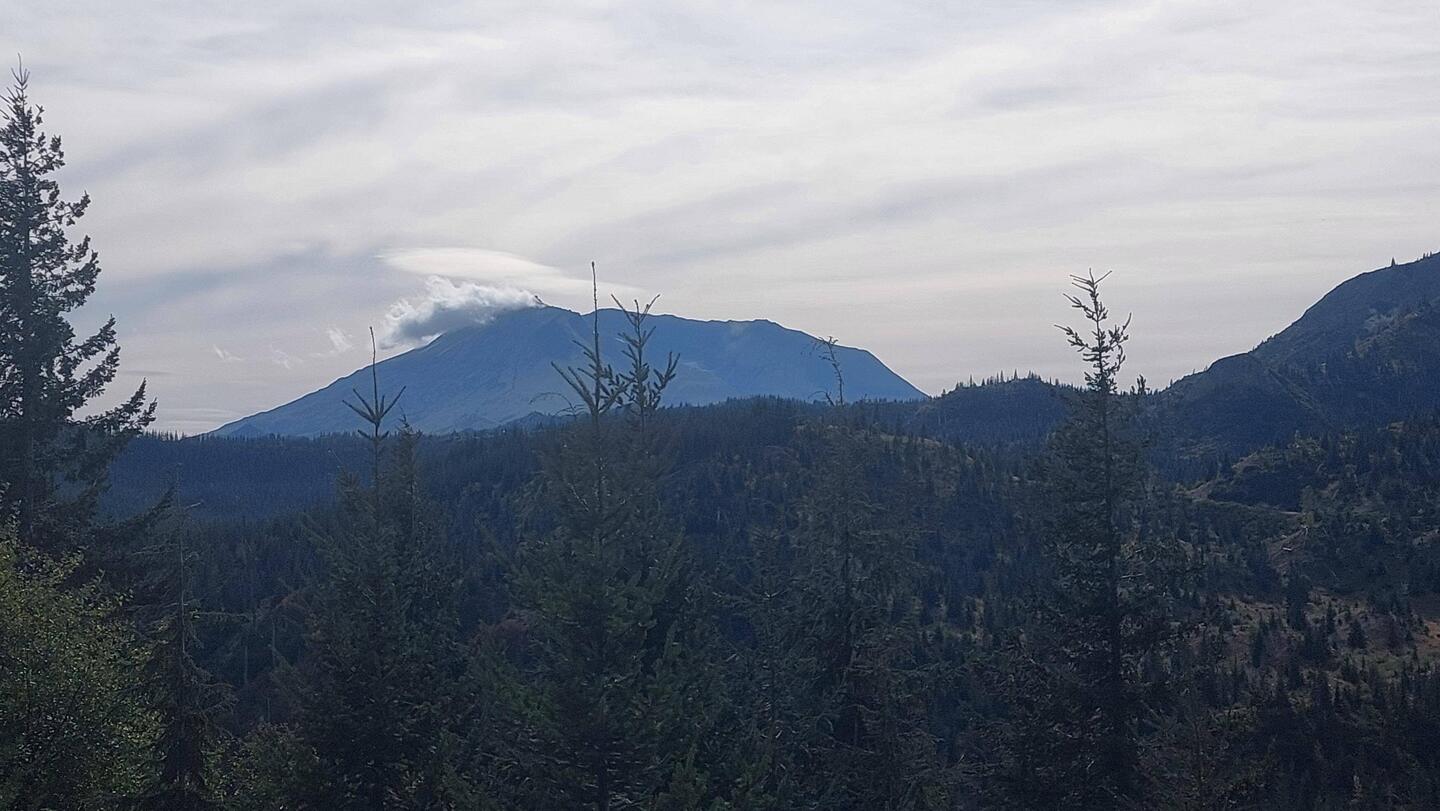 Mount St. Helen - er raucht ...