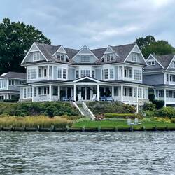 Prywatny dom nad Zatoką, jacht nie zmieścił się w kadrze