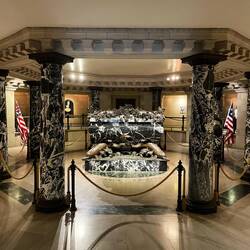 Sarkofag prawdopodobnie Johna Paula Johnsa - szczątki odnaleziono 100 lat po śmierci