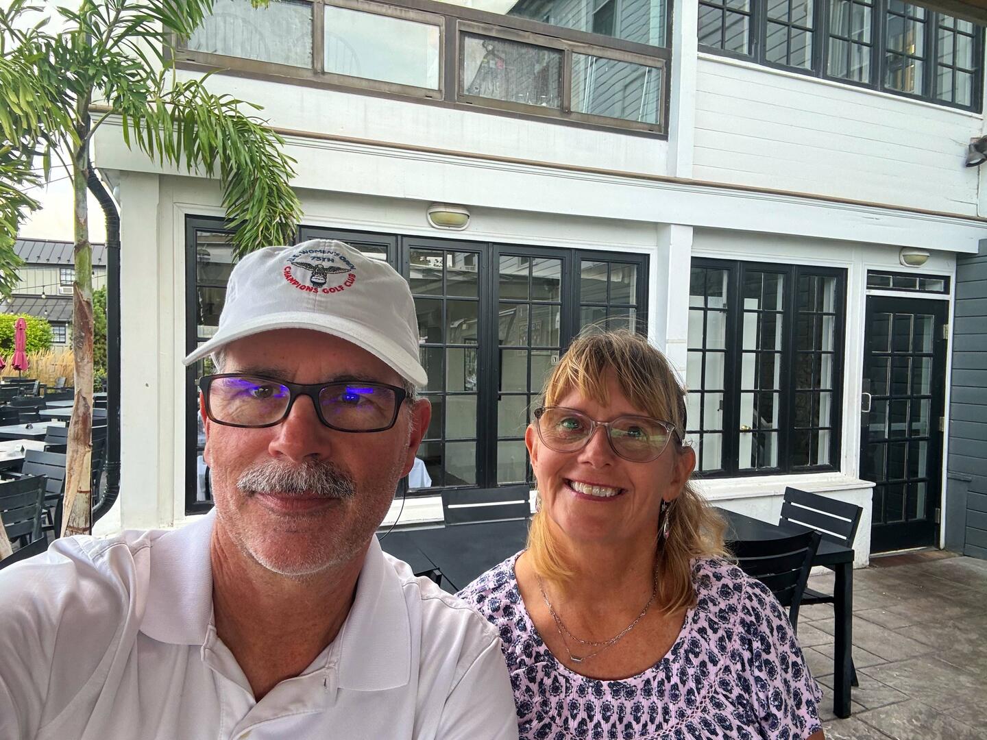 Hole in the Wall bar