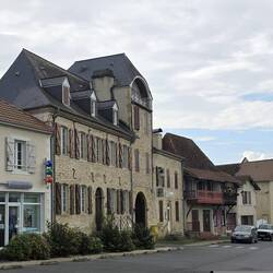 Lots of grand houses, some listed as national monuments